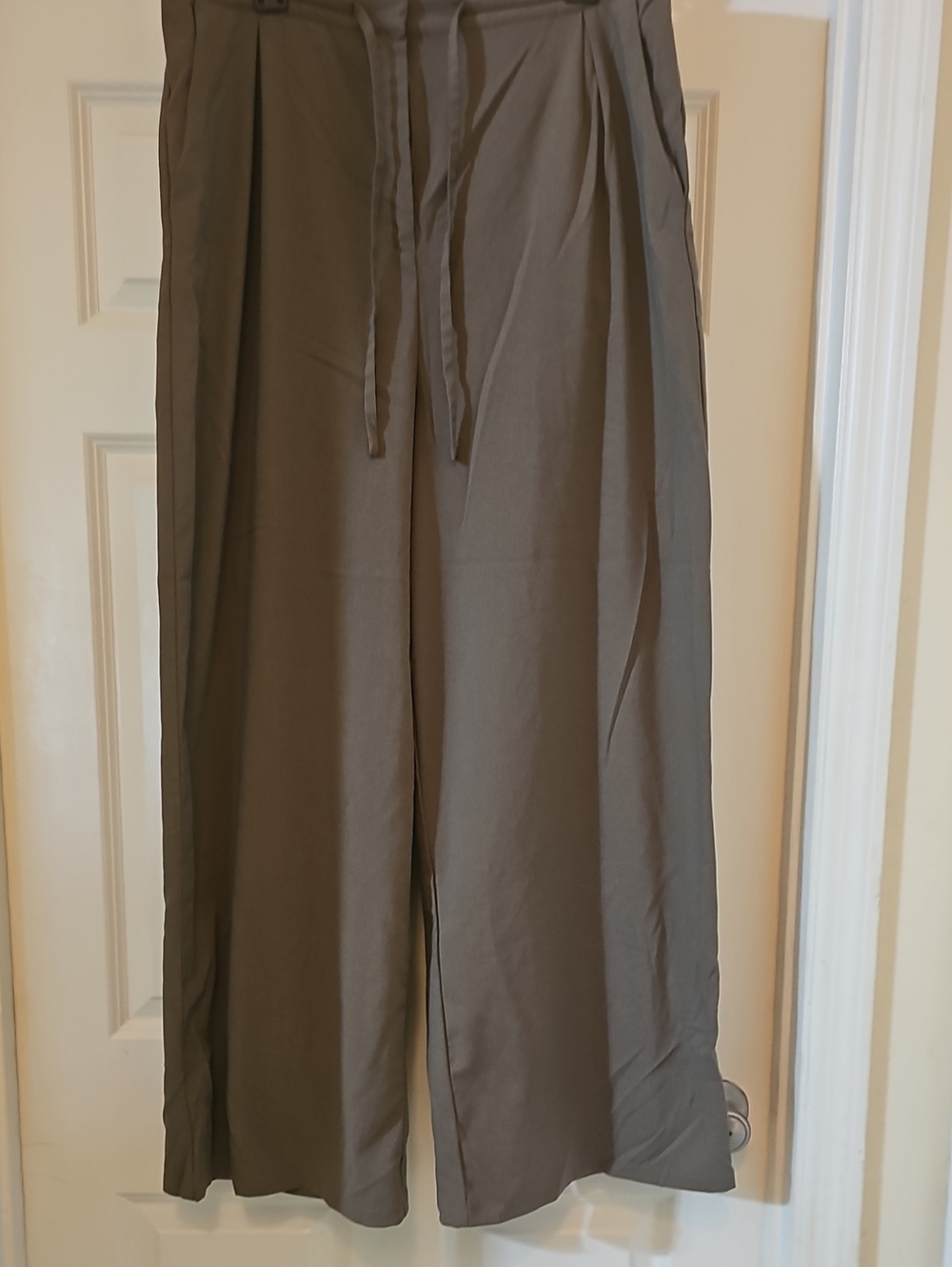 Wide-Leg Drawstring Pants in Olive Brown